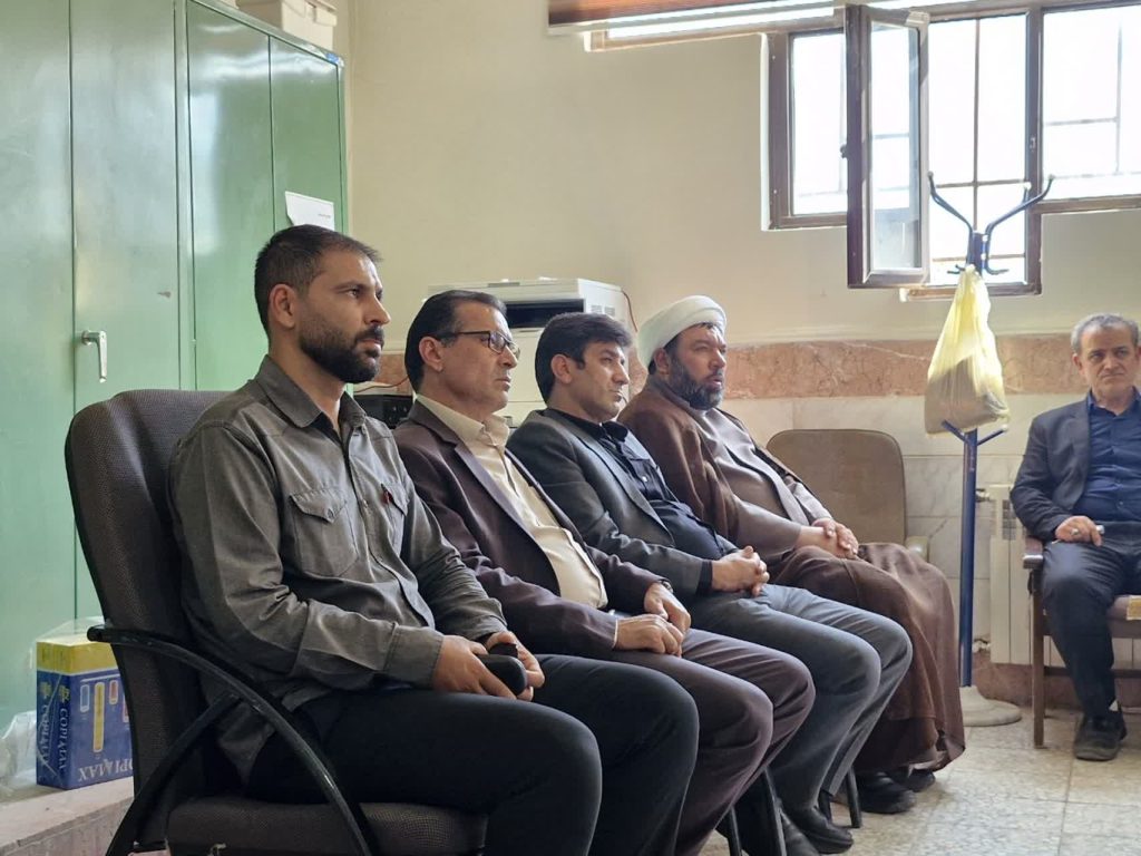 جلسه سرپرست نوسازی مدارس با پیمانکاران زرندیه