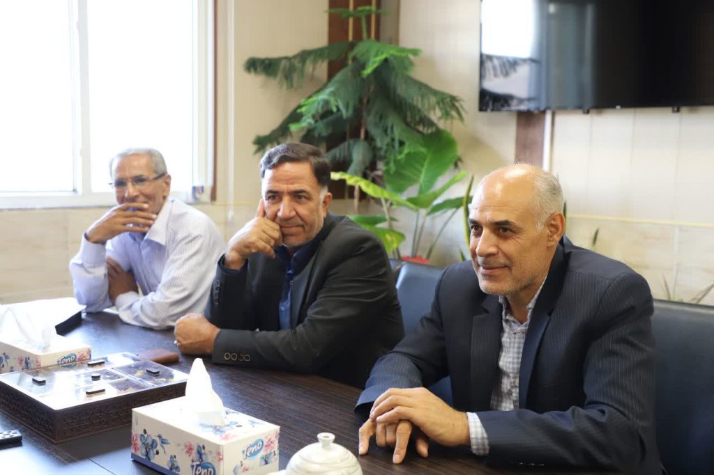 تصویر مشاوره فنی برای تکمیل مدارس نیمه‌تمام خنداب