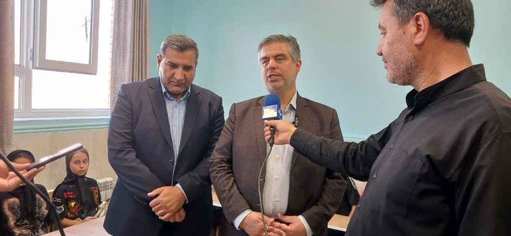 حضور استاندار مرکزی و مدیران در بهرهبرداری مدرسه سلوکلو